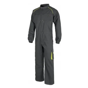 Buzo recto con cuello de tira y detalles combinados.