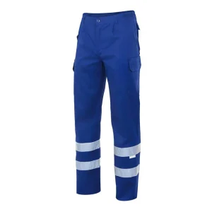 Pantalón multibolsillos con dos cintas de alta visibilidad en los bajos. Con pinzas y elástico en cintura