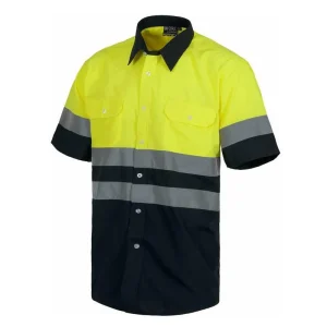 Camisa de manga corta con cierre de botones y dos bolsos de pecho con carteras