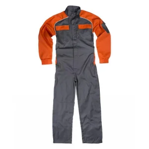 Buzo recto con cuello de tira, mangas y detalles bicolores.