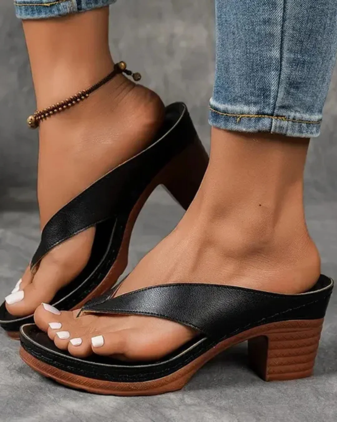 Sandalias femeninas de tac贸n grueso con tiras cruzadas, elegancia y estabilidad庐