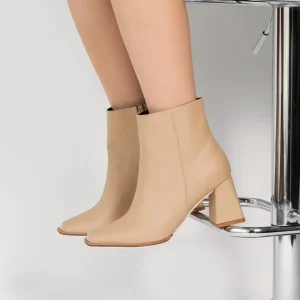 Botines para mujer con acabado elegante y tacón alto