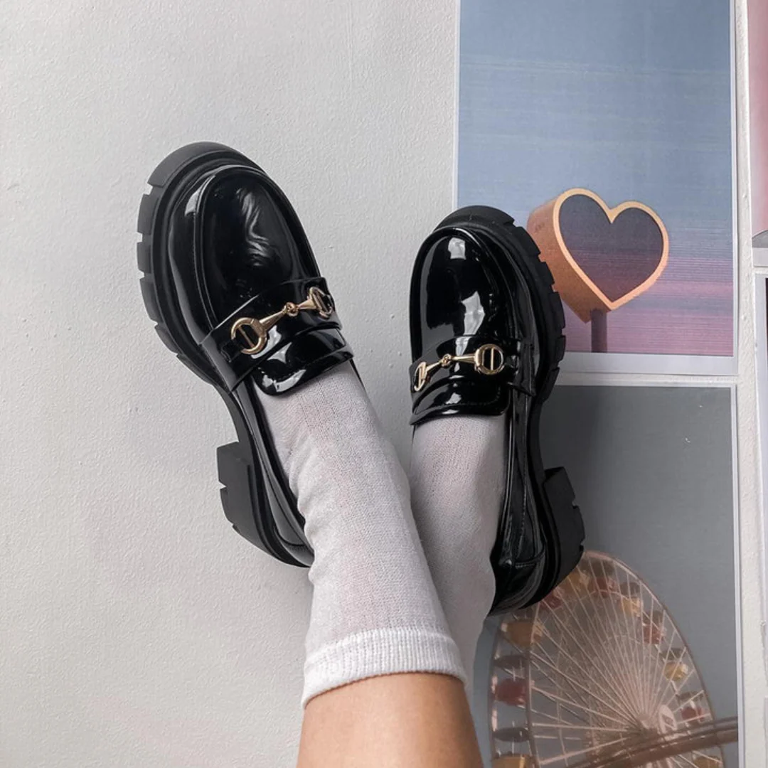 Zapatos mocasines con cu帽a para mujer