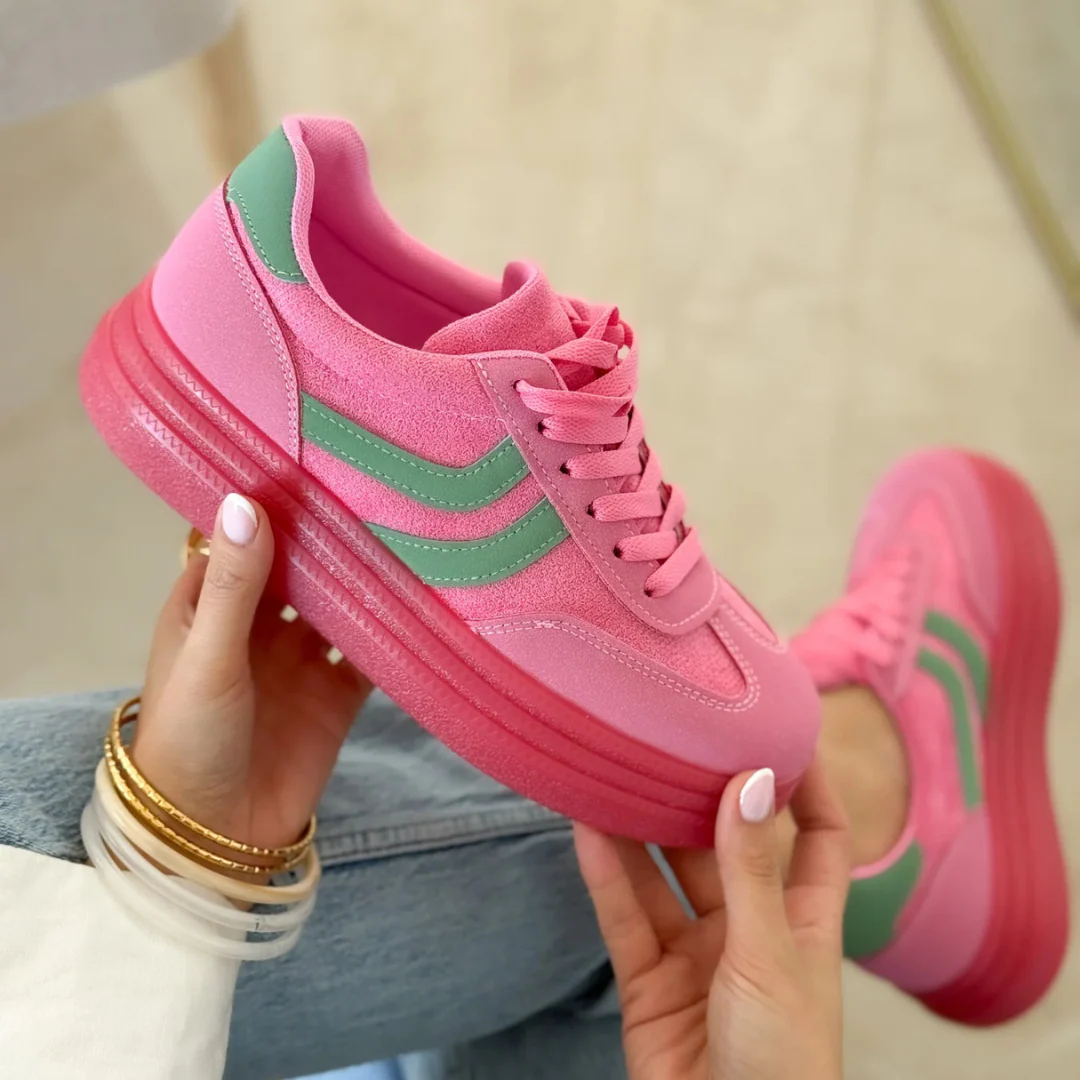 Zapatillas de suelas ergon贸micas con cordones para mujer