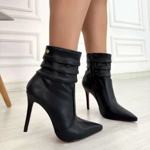 Botas de Cuero con Punta Fina y tacón alto