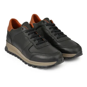Zapatillas de hombre de cuero negro con detalles marrones