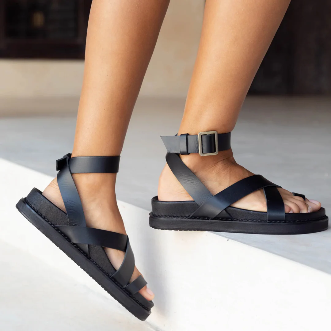 Sandalias de cuero con dise帽o entrecruzado y ajuste en el tobillo - Imagen 5