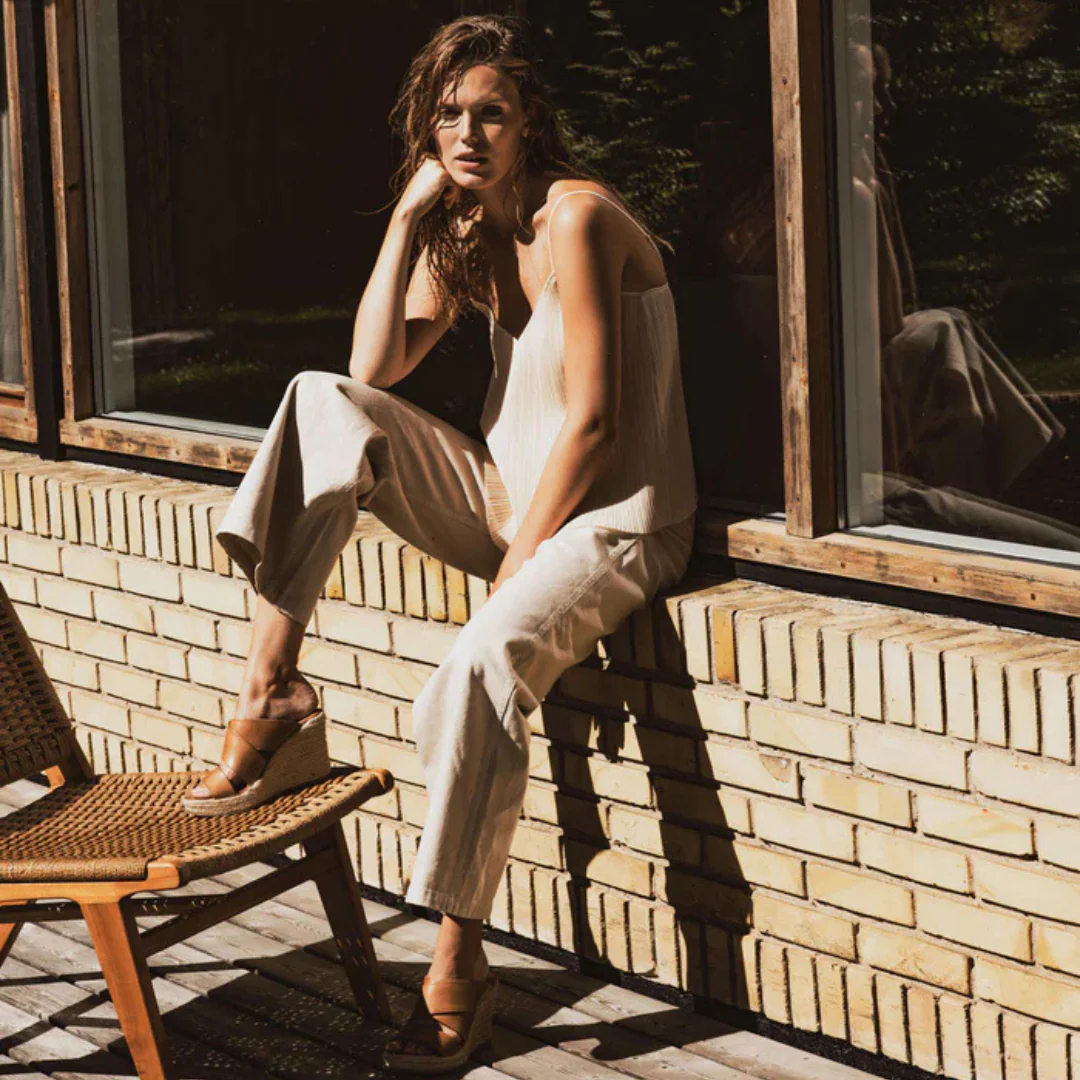 Sandalia de cu帽a para mujer con tiras cruzadas y plataforma de yute - Imagen 5