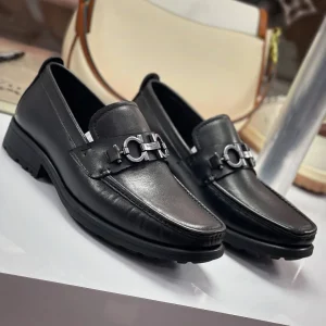 Mocasines Elegantes para Hombre con Diseño Clásico y Hebilla Decorativa
