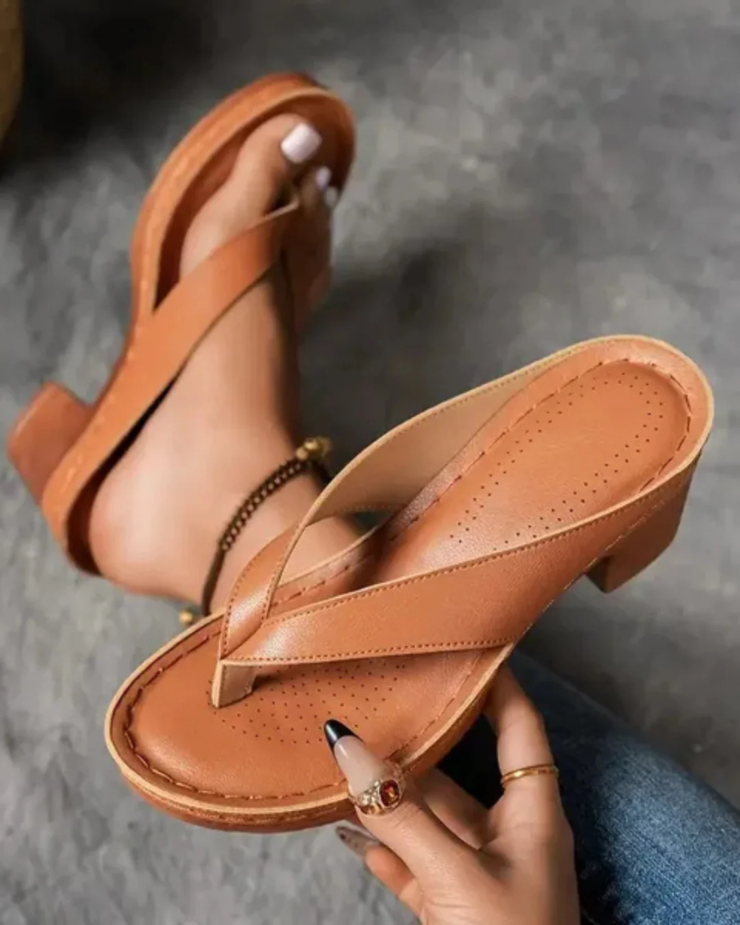 Sandalias femeninas de tac贸n grueso con tiras cruzadas, elegancia y estabilidad庐 - Imagen 5