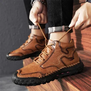 Botas de montaña de piel cosida